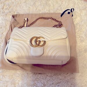 Gucci Marmont Medium in cream with gold chain. Excellent condition.